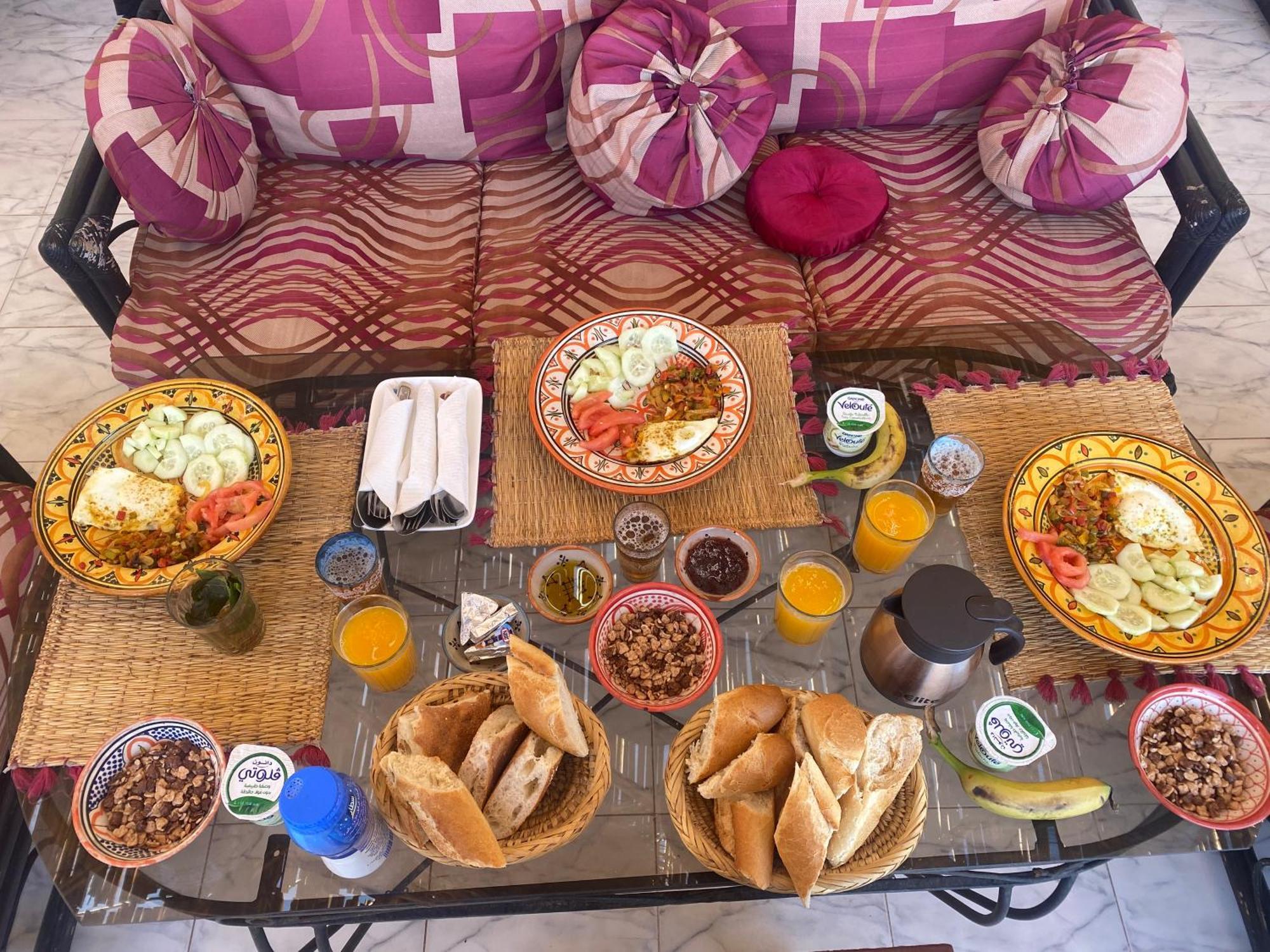 Готель Red Carpet Surf Camp Sea, Mountain & Garden Escape Tamraght Екстер'єр фото